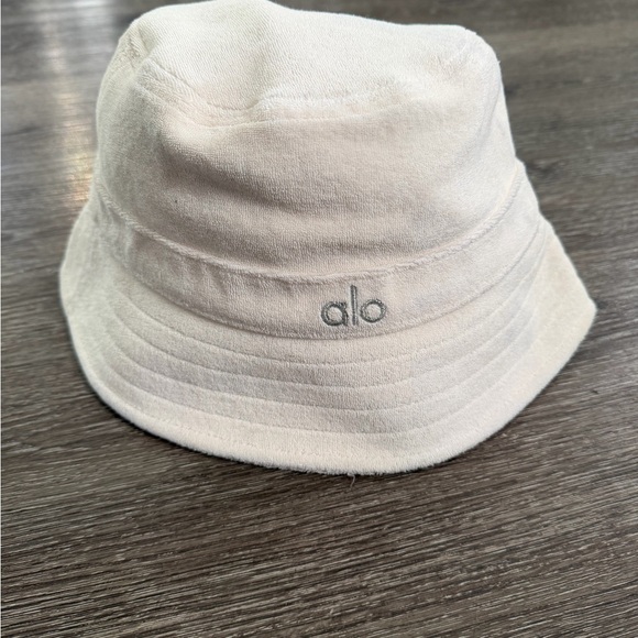ALO Yoga Accessories - ALO Yoga Woman Soft Cream Hat